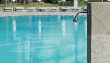 Pooldusche